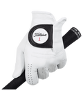 Titleist Players Glove – Pearl (6629E), left hand on grip